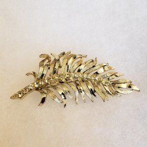 2/15$ vintage Gerry's feather/leave gold tone brooch